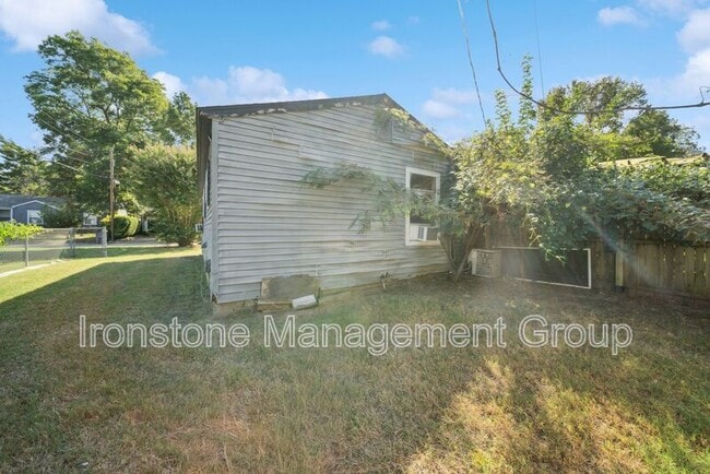 Building Photo - 4218 S Rockford Ave