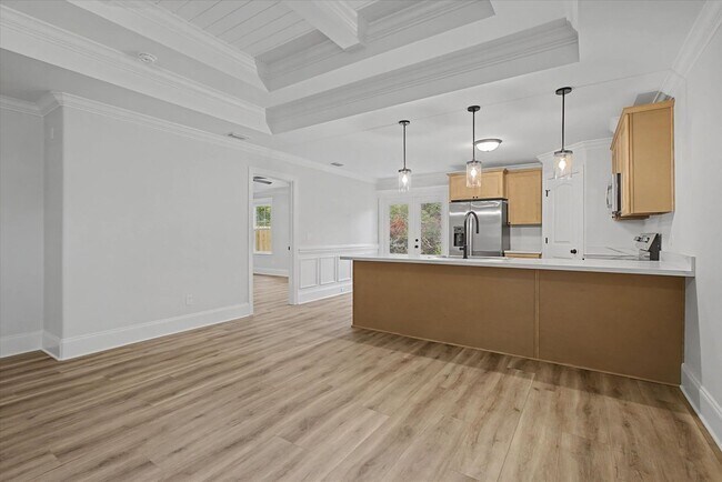Foto del edificio - 4 Bedroom Home Available Now!