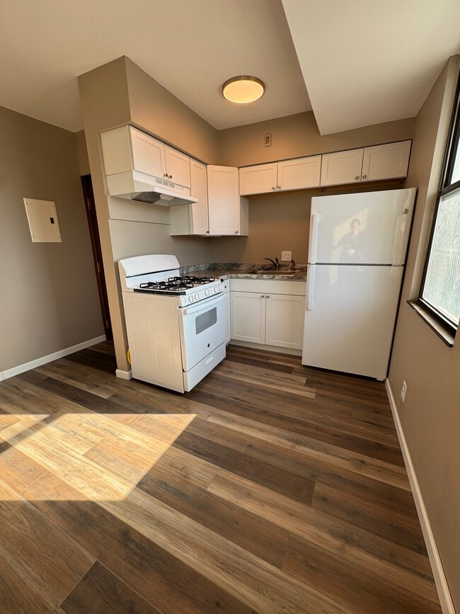 Foto del edificio - 2905 Glenmore Ave