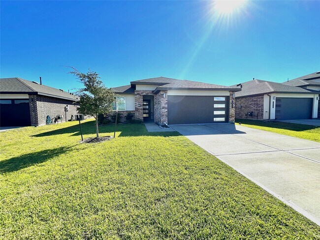 Foto del edificio - 6811 Fleetwood Crescent Wy