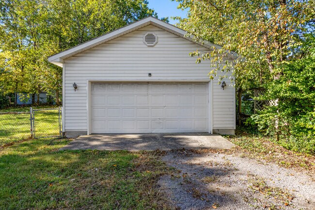 Building Photo - 2057 Heather Way