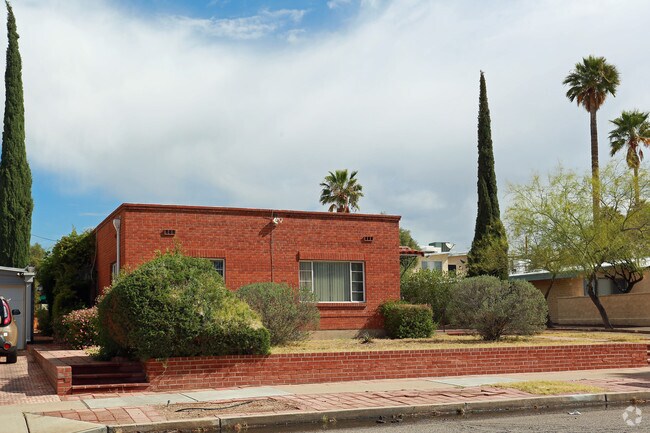 Building Photo - 2915-2921 E 10th St