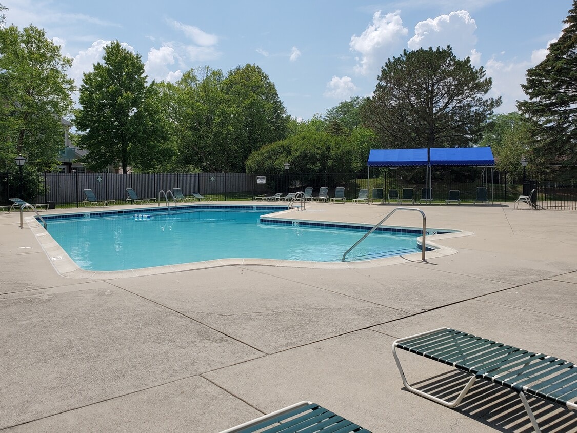 Piscina - 2150 Valencia Dr