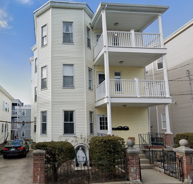 Building Photo - 14 Belknap St