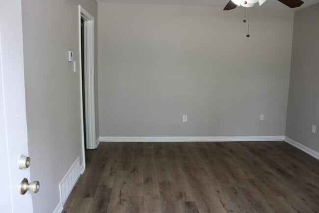 Building Photo - 5116 Chantilly Dr