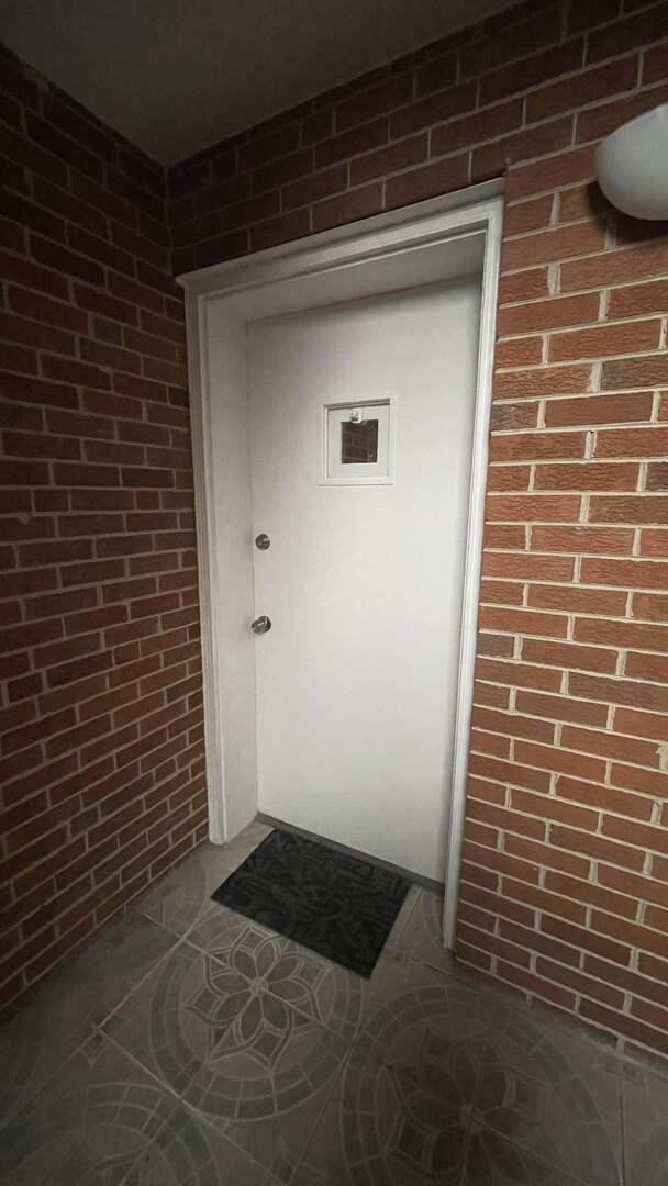 Building Photo - 6152 W Rosedale Ave