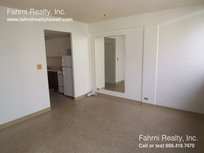 Building Photo - Waikiki Studio - Gated Entry