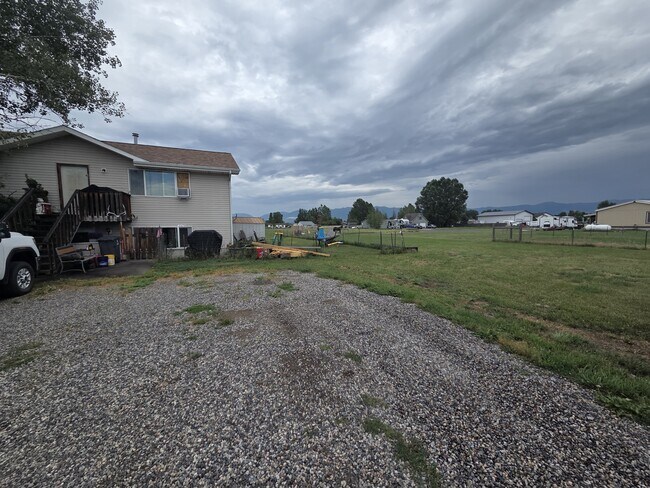 Foto del edificio - 16479 Frontage Rd
