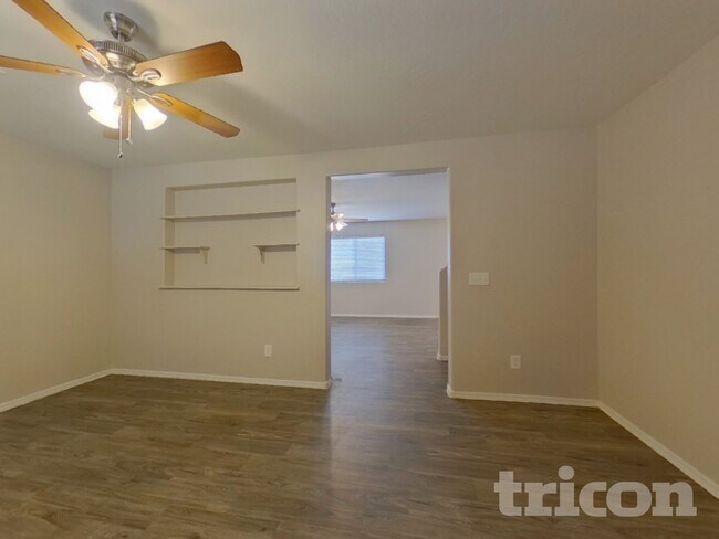 Building Photo - 2098 E Haflinger Way