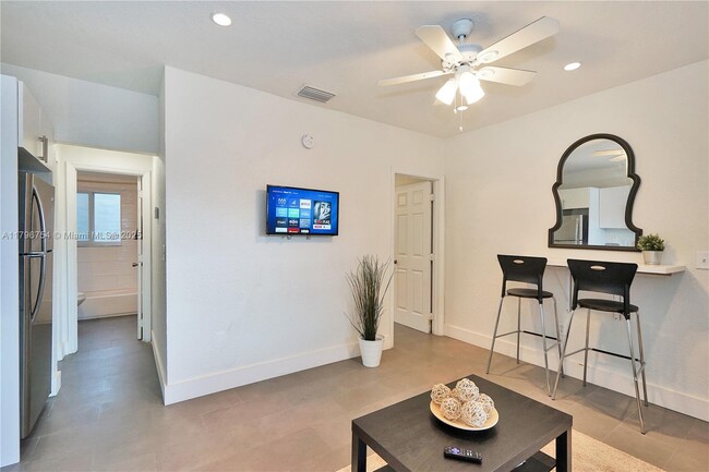 Foto del edificio - 60 NW 76th St