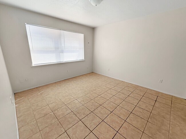 Foto del edificio - 703-709 W Calle Sur