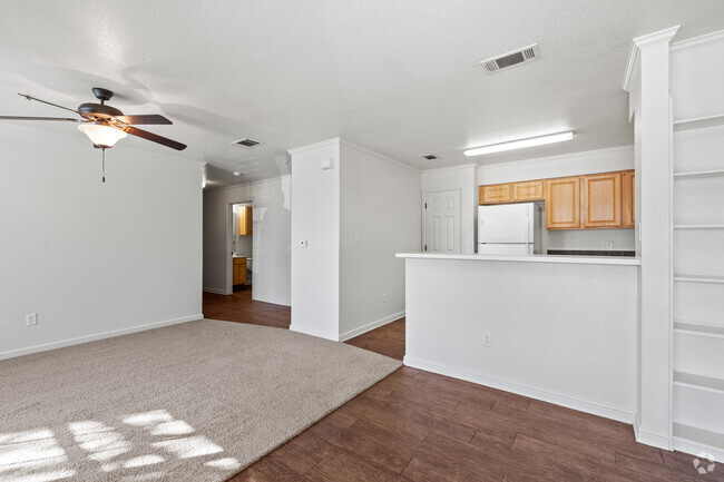 2BR, 2BA - 916SF - Creek View Apartments