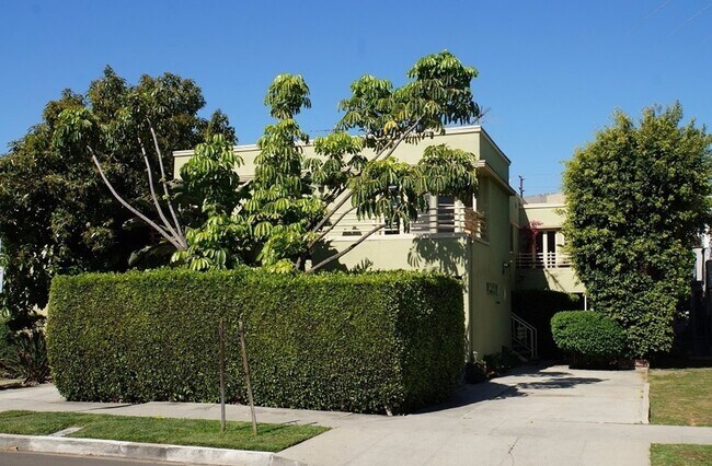 Building Photo - 839 N Alfred St