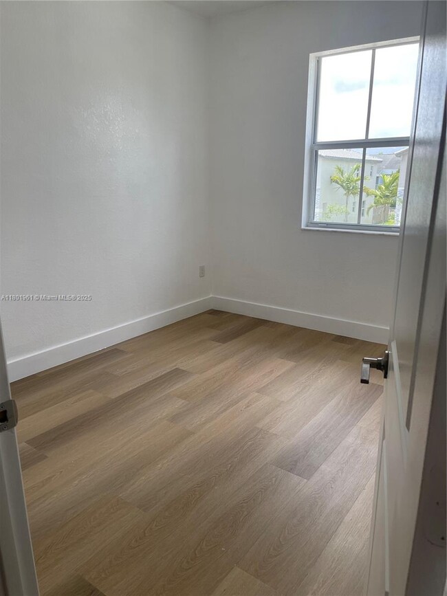 Foto del edificio - 1737 SE 26th Ter