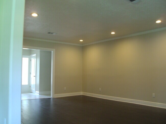 Large Great Room - 2490 Harrison Ave