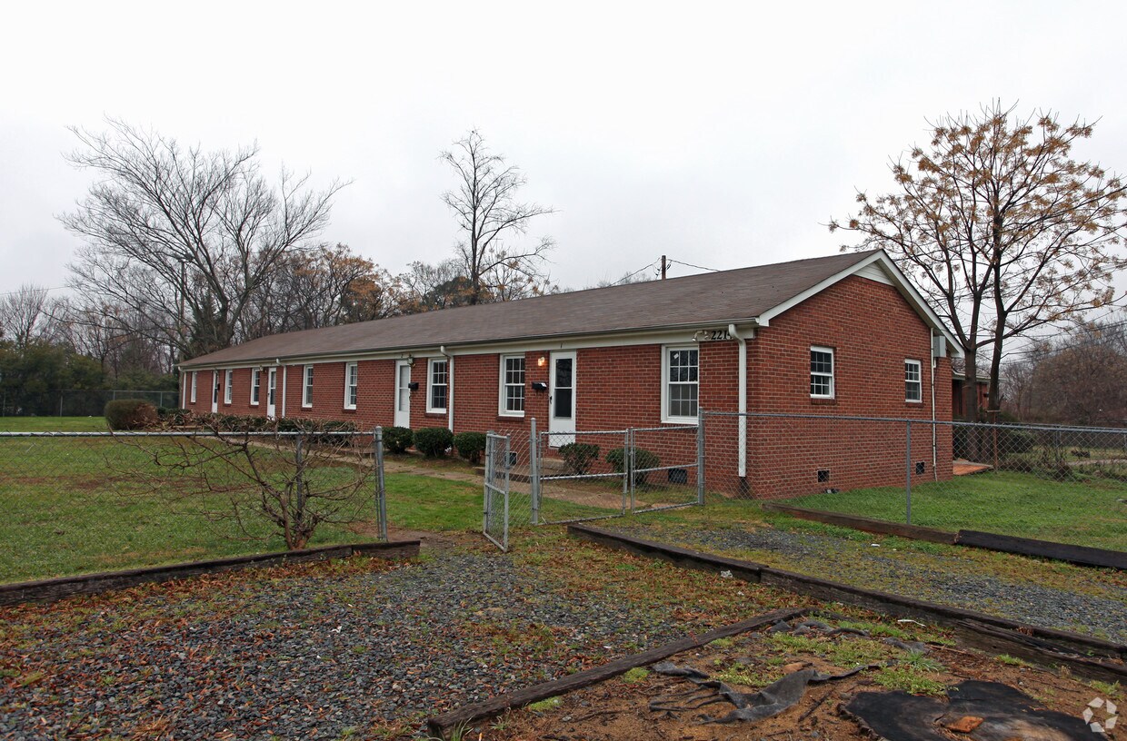 Primary Photo - 2214-2224 Gilbert St