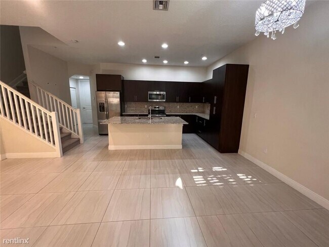 Building Photo - 3 br, 2.5 bath Townhome - 1746 NW 124th Way