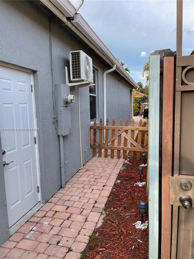 Building Photo - 1133 NW 135th Ct