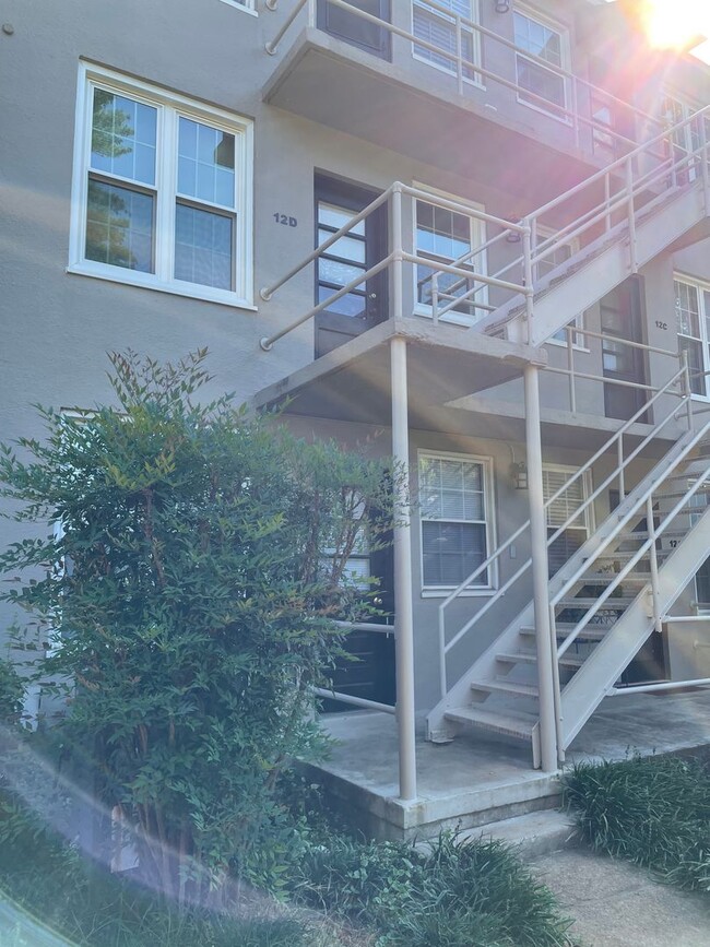 Building Photo - McDaniel Heights Condo Unit 12D   Downtown...