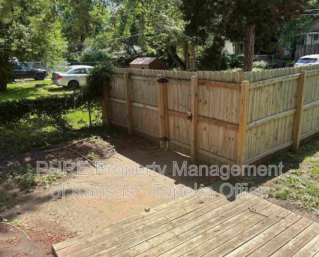 Building Photo - 1213 SW Plass Ave