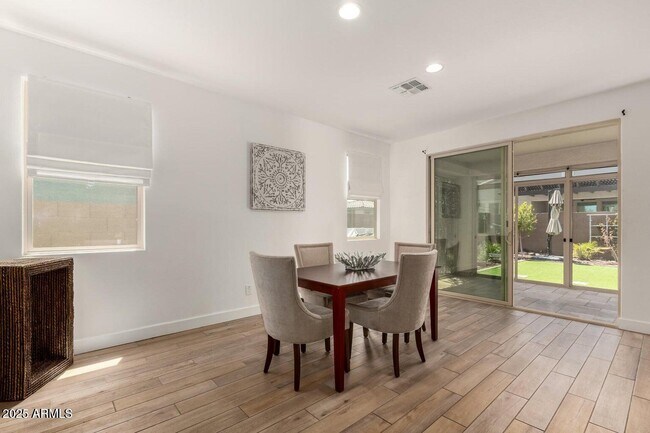 Foto del edificio - 17859 W Indigo Brush Rd