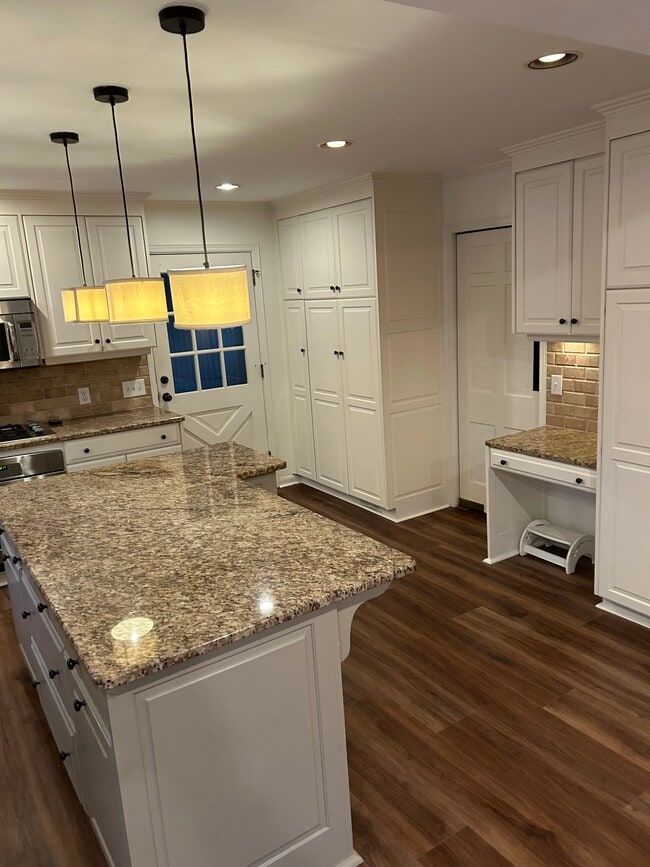 Foto del edificio - 6035 Riverside Dr