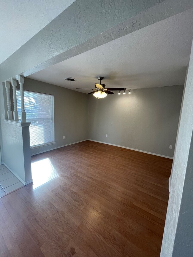 Building Photo - 314 NW Parkwood Ln