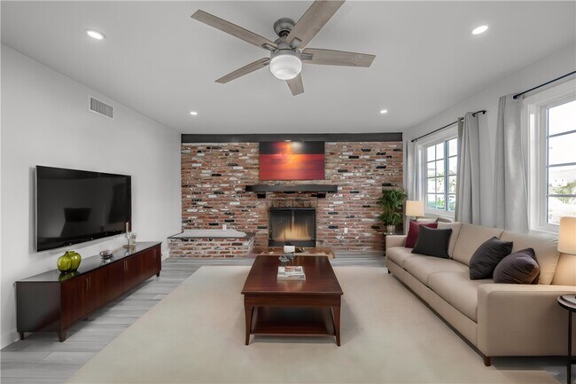 Foto del edificio - 14742 Dunton Dr