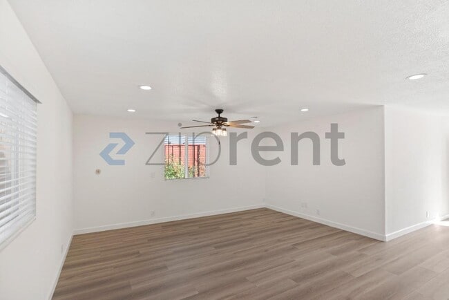 Foto del edificio - 3066 Nightingale Pl