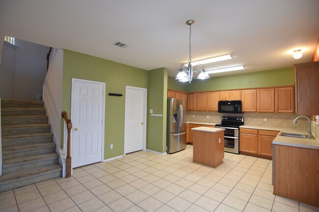Building Photo - 4503 Golden Gate Dr