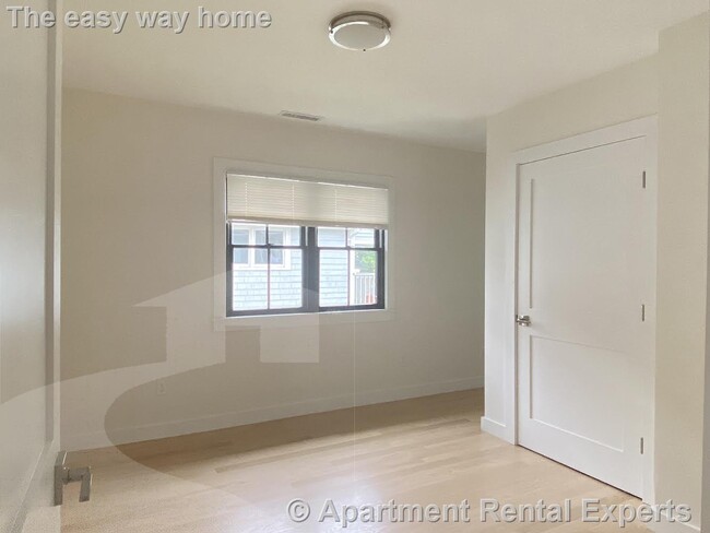 Foto del edificio - Watertown/ 3 Bedroom 2 Bathroom  - Parking