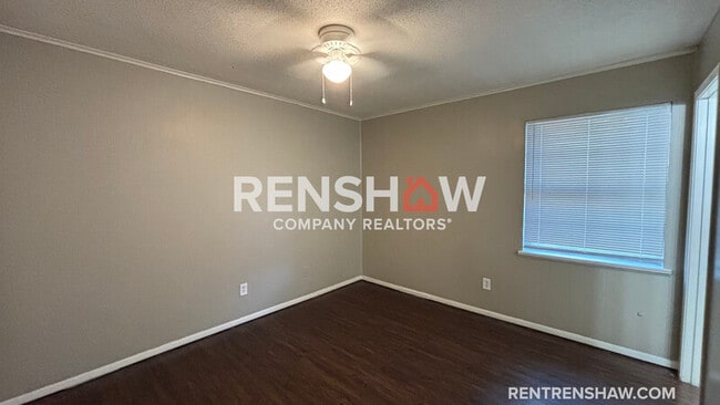 Building Photo - 2890 Meadowbrook Dr