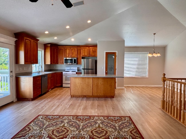 Building Photo - 241 W 225 S