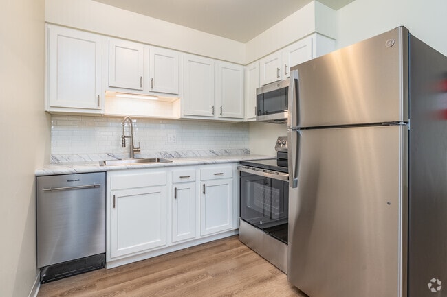 2BR, 1BA - 768SF - Kitchen - The Anna Apartments