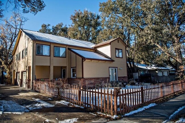 Building Photo - 143 E Longs Peak Ave