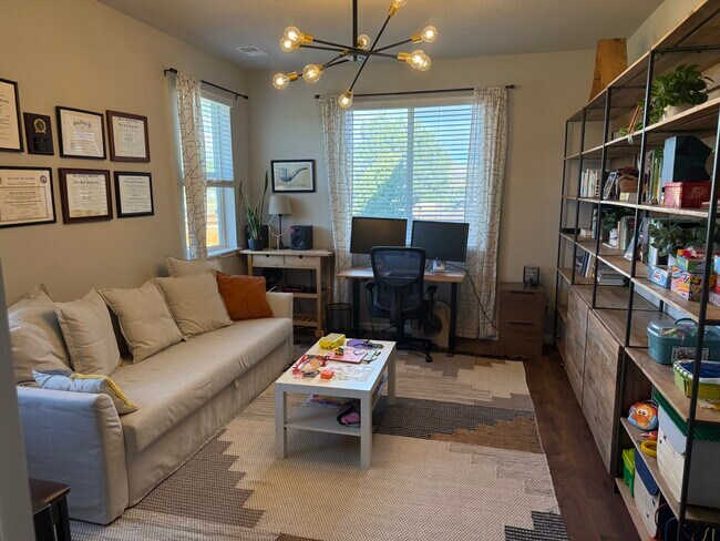 Building Photo - 605 Stonebridge Dr