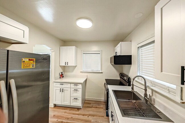 Building Photo - 1007 N 1st St