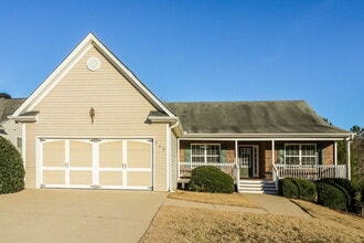 Building Photo - 215 Overlook Dr