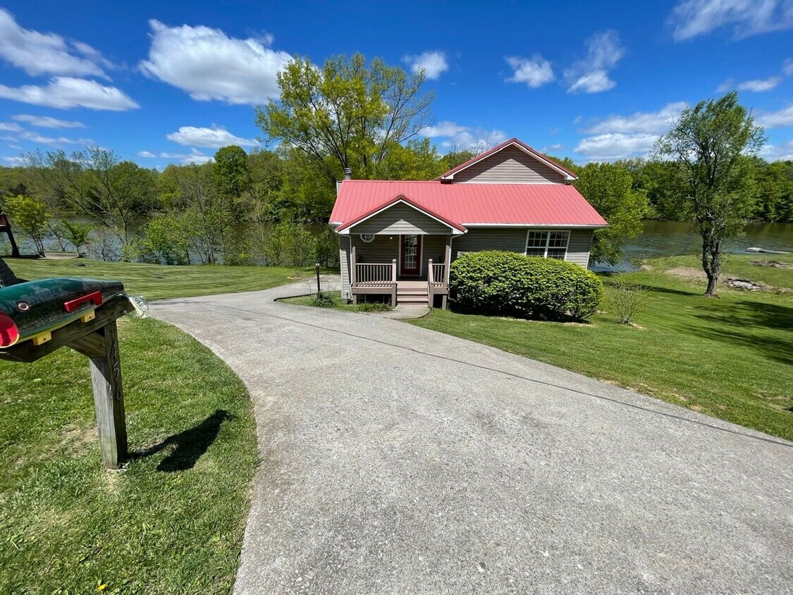 Primary Photo - Beautiful Shelbyville Lake House