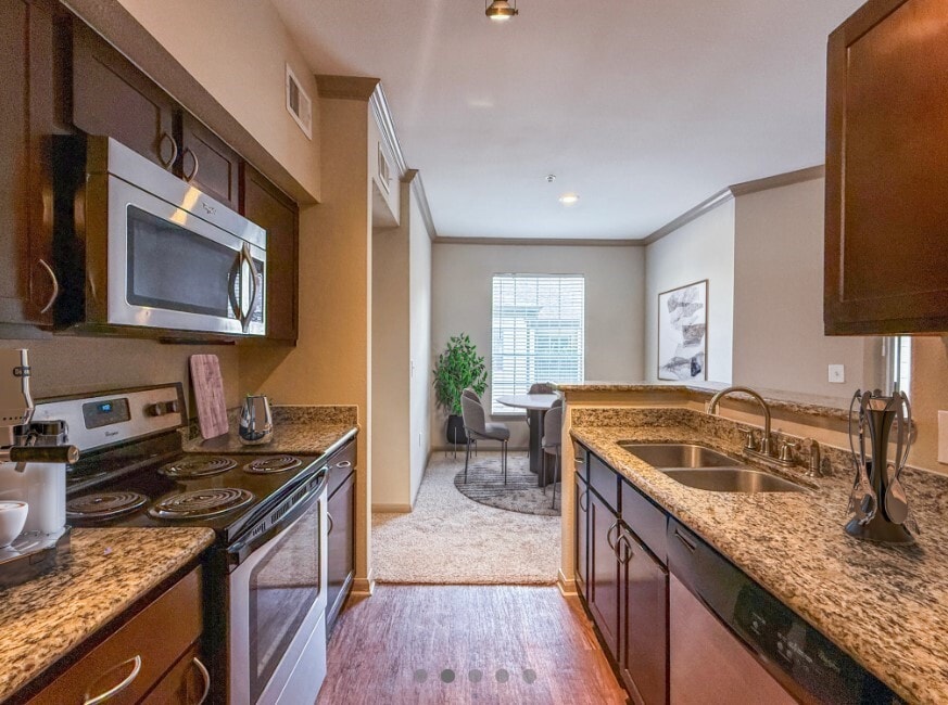 Foto principal - 2303 Louisiana St