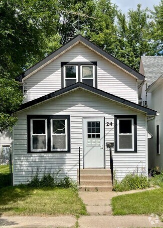 Building Photo - 24 16th Ave N