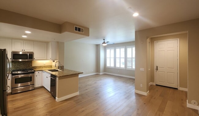 Building Photo - Experience luxury and comfort in this beau...