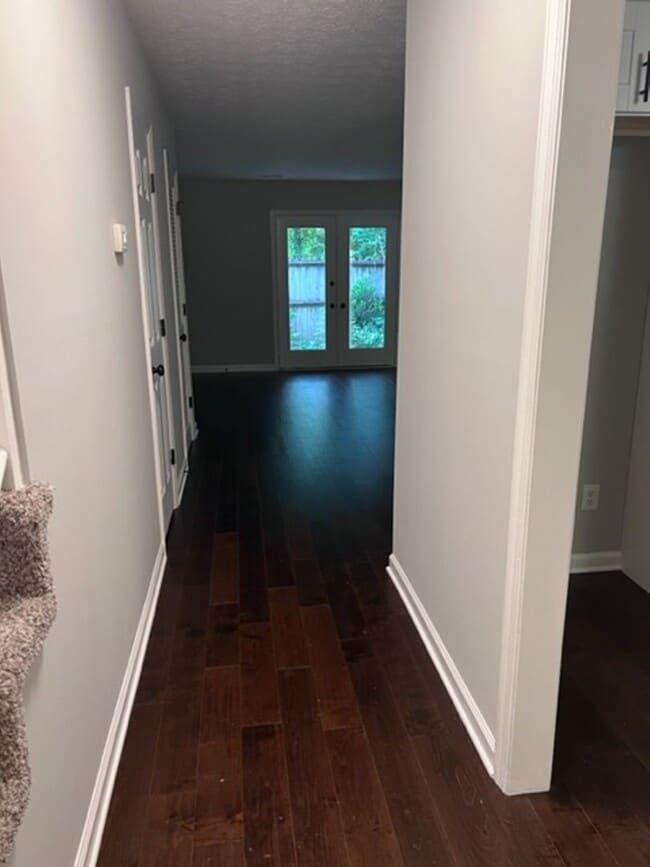 Building Photo - Knoxville 37917 - 2 bedroom, 1.5 bath town...