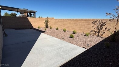 Building Photo - 8736 Victoria Pk St