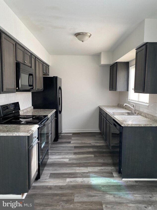 Foto principal - 9929 Shoshone Way