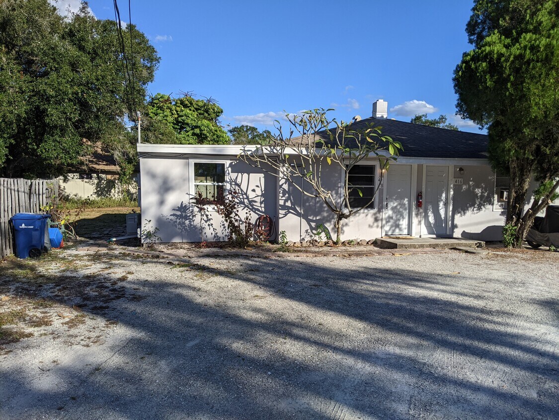 Primary Photo - Apartments on Simmons