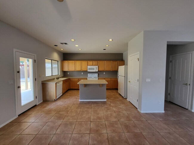 Building Photo - 9461 W Albert Ln