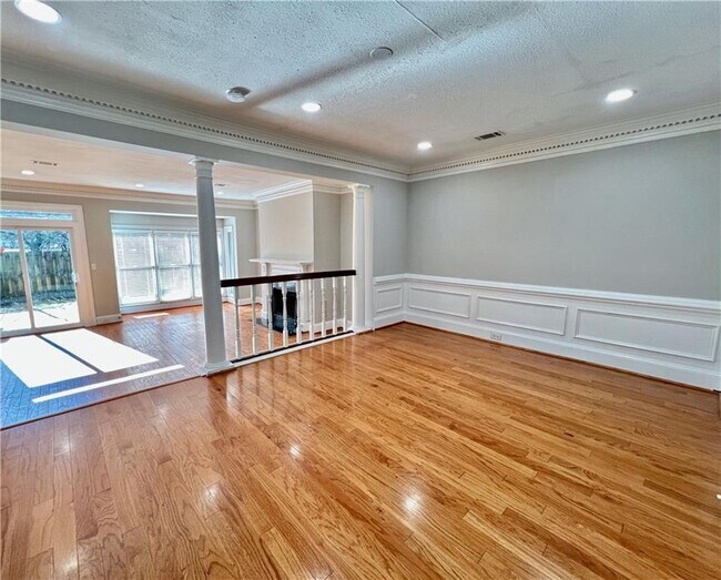 Foto del edificio - 215 Brantley Rd