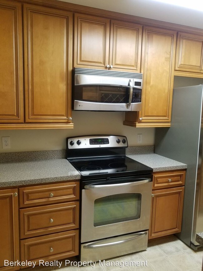 Building Photo - 221 Woodmere Dr