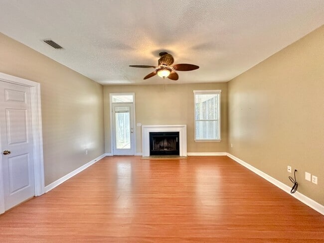 Building Photo - 302 Cll Escada